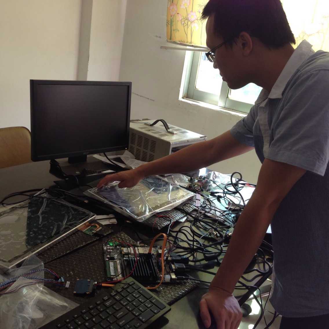 工控触摸显现屏