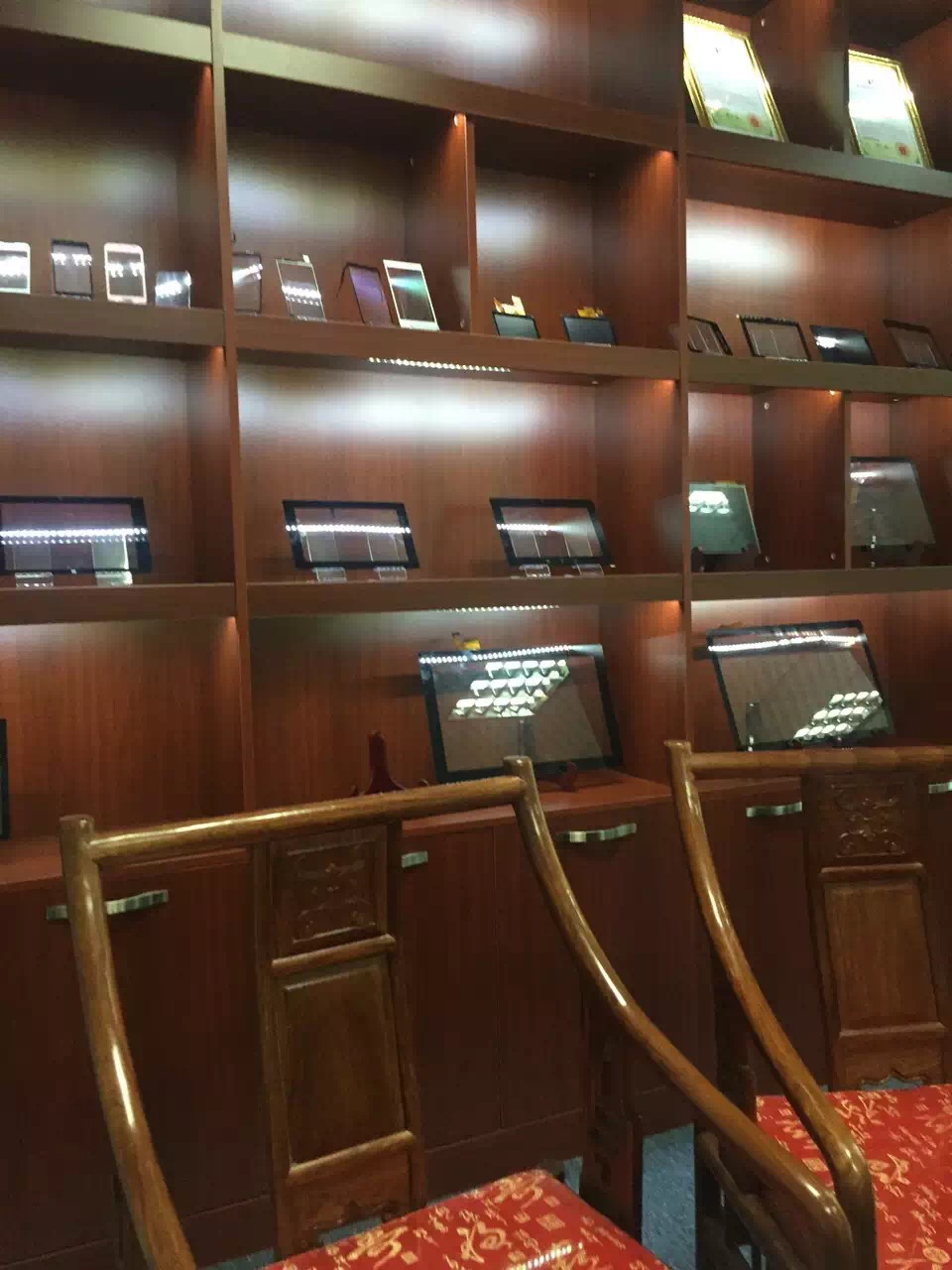 大尺寸触摸显现屏